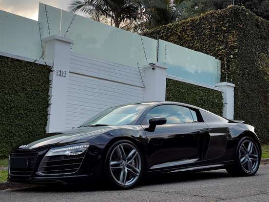 AUDI R8